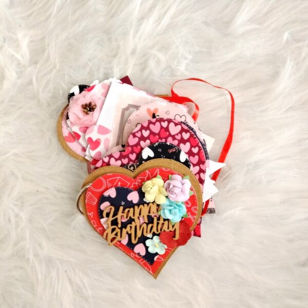 IMG20221101104903 Heart shaped mini scrapbook