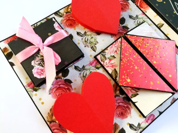 Anniversary Zigzag Mini Scrapbook - D4 image Anniversary Zigzag Mini Scrapbook - D4 image