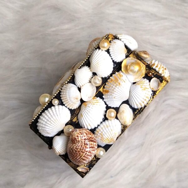 Seashell Box with cute mini scrapbook image Seashell Box with cute mini scrapbook image