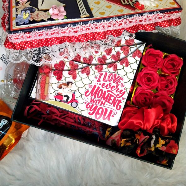 Handmade Love Hamper - VALHAM1 image Handmade Love Hamper - VALHAM1 image