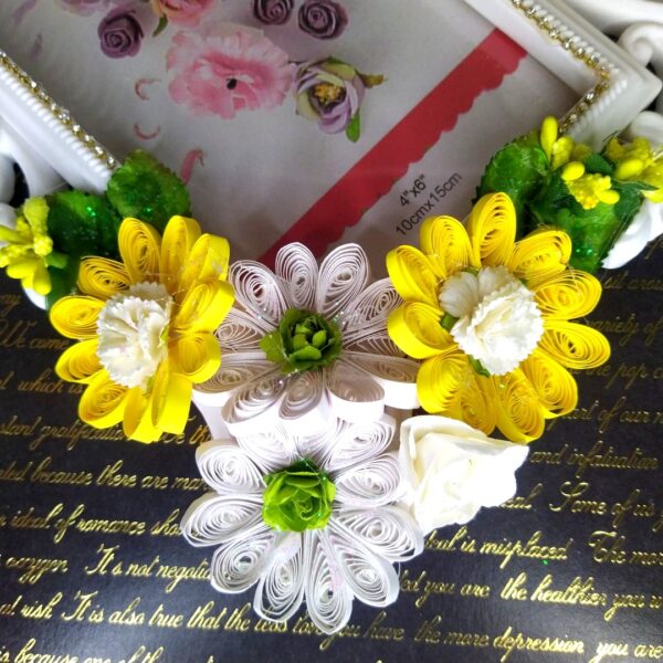 Quilled Flowers Photo Frame - 4x6 Inch Photo