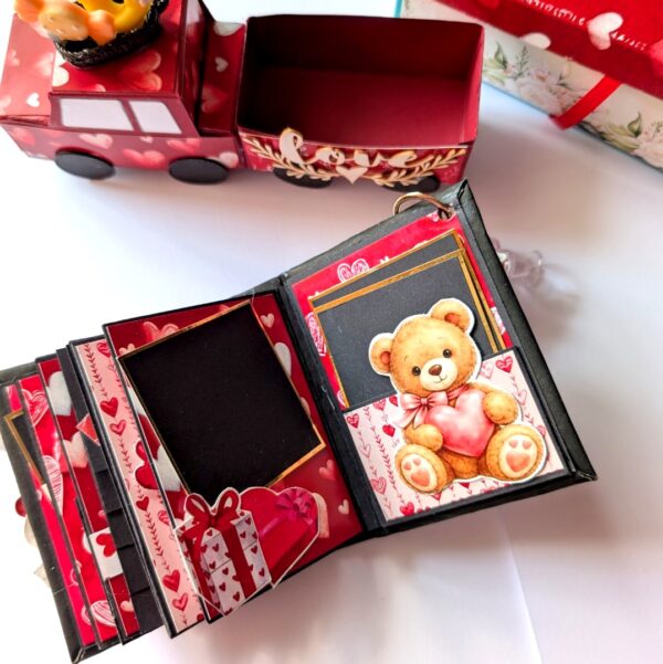 Cute Love Truck with Mini scrapbook Cute Love Truck with Mini scrapbook